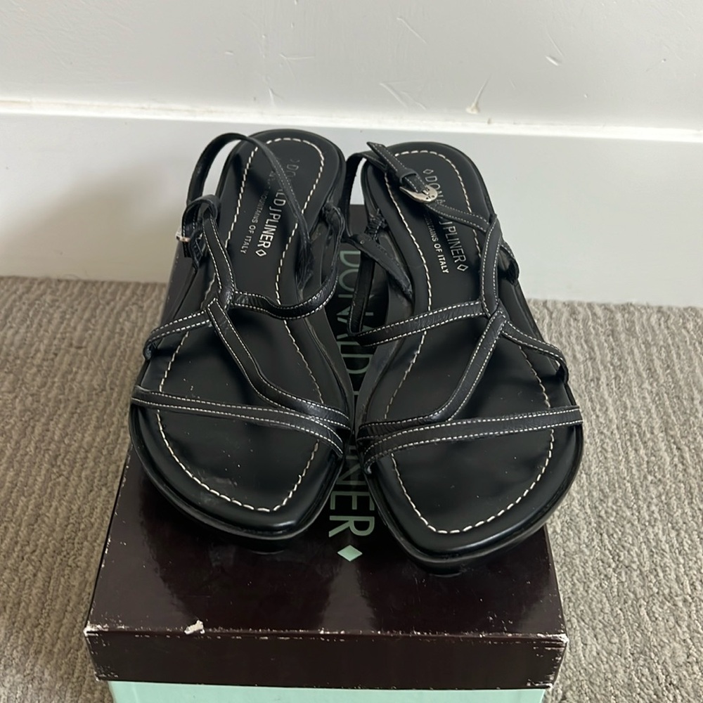 Donald J Pilber vintage sandals size 9